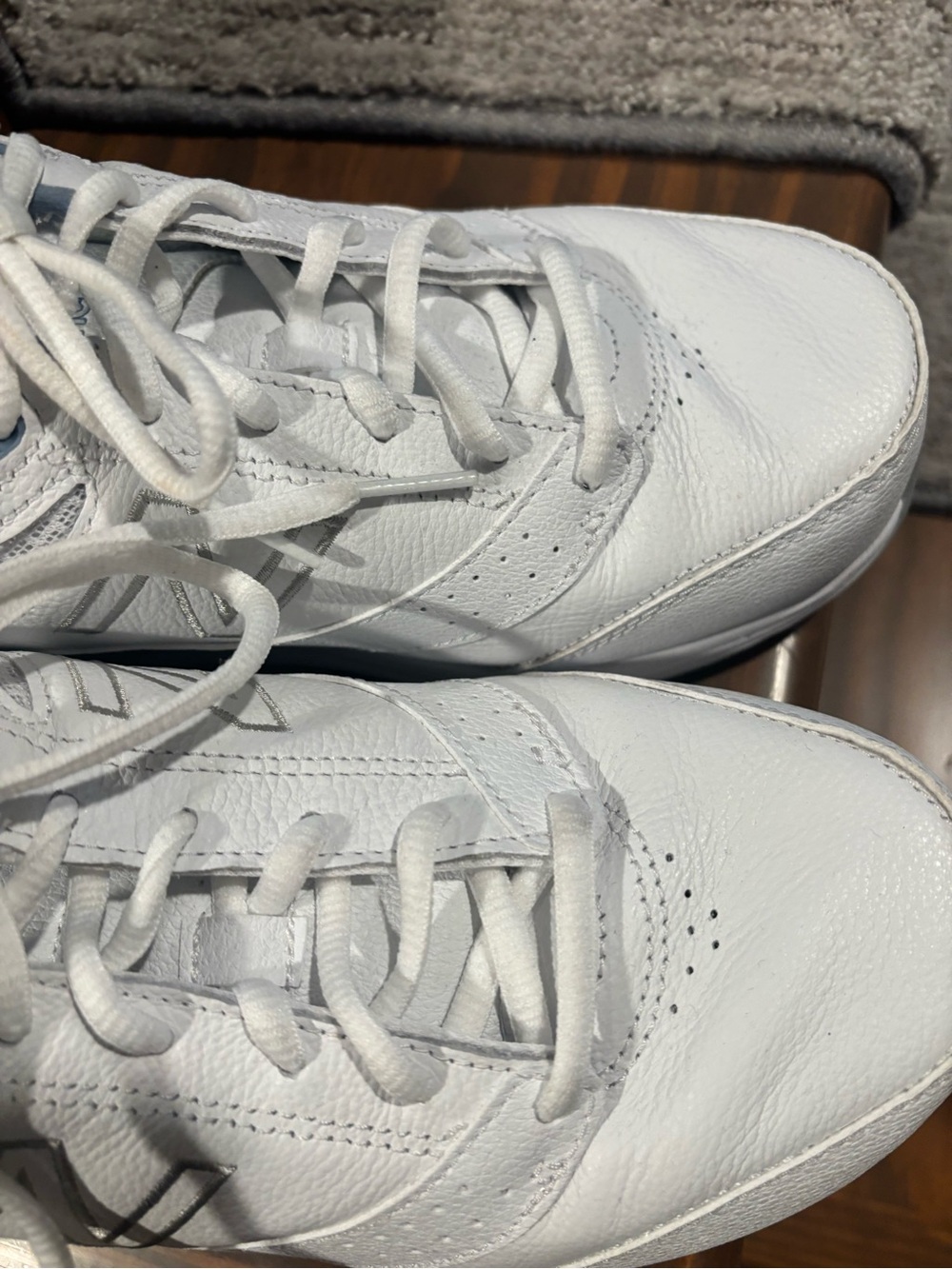New balance White Kids Athletic Lace-Up Shoes 8.5 - Picture 2 of 7